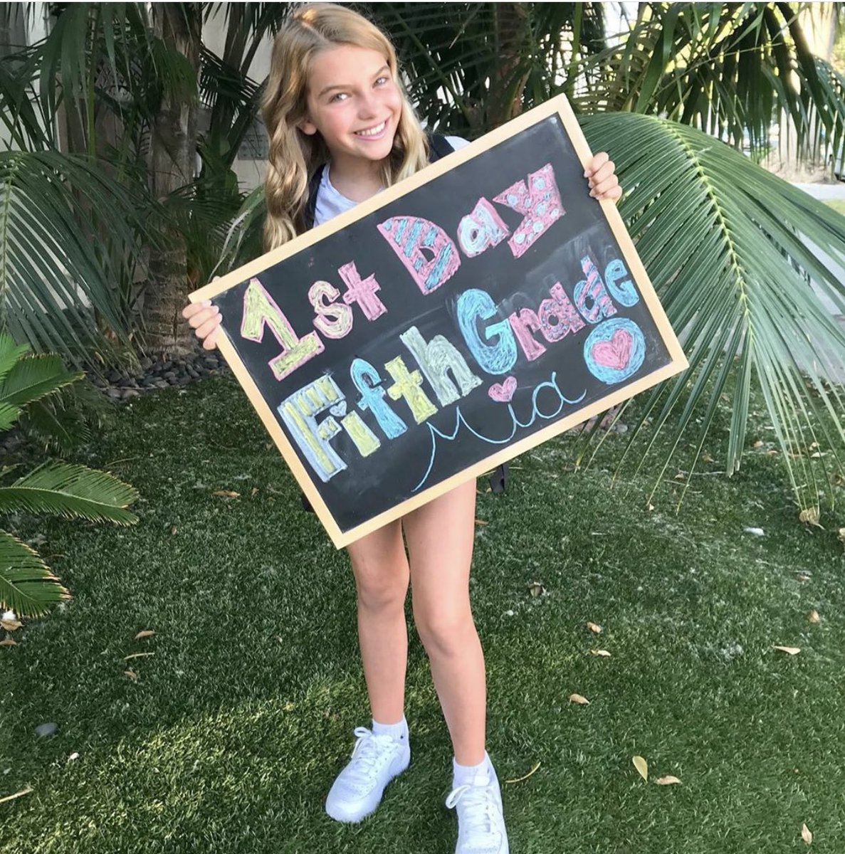 ange_lina_99's tweet image. So Mia AKA Charlie from Good Luck Charlie IS GROWN😭😭😭