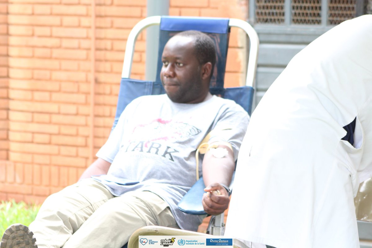 C'est donc dans un atmosphère joyeux et coloré que nous avons procédé à la collecte de sang et aussi profité pour dépister les facteurs de risques cardio-vasculaires et sensibiliser sur le Bilan Prénuptial tous ces jeunes qui ont fait le déplacement du Festival.