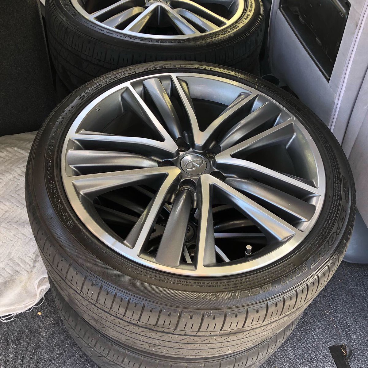miatatweets's tweet photo. Ever seen a Toyota Estima with Infiniti wheels? 🤓
.
.
.
#toyota #estima #toyotaestima #estimaemina #emina #infiniti #infinitiq50 #nissan #jdmvan #jdm #jdmvangang #craigslistfind #infinitiwheels https://t.co/MXUZq6trcN