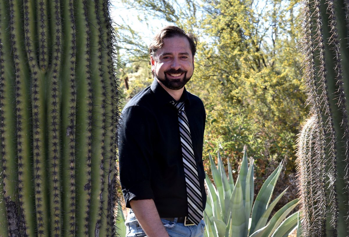 AndDrafting's tweet image. My brother thought saguaros only existed in Looney Tunes. 😁 Ready to design a home that looks great in the desert? Call me at 520-370-8086!