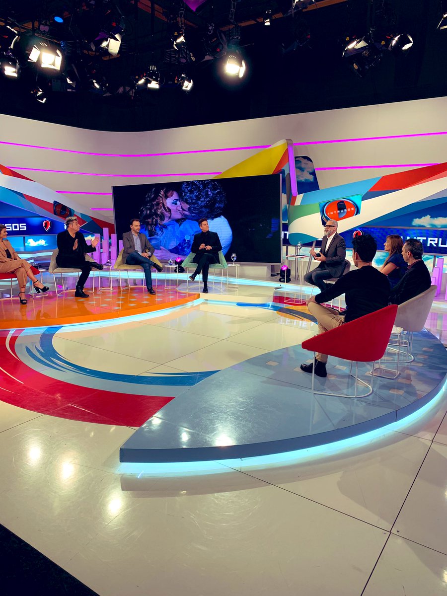 Ahora <a href="/Mik3amigorena/">Mike Amigorena</a> en <a href="/Intrusos/">#Intrusos 👀</a> con <a href="/rialjorge/">JORGE RIAL</a> y equipo hablando de #Cabaret