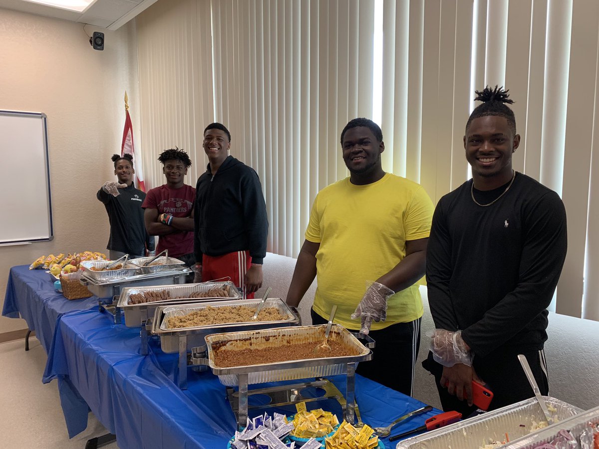 FBWestwood1's tweet photo. Our athletes serving the ones that protect and serve us today‼️ https://t.co/amgYeyB38N