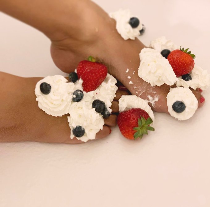 New header 🍓👅 who wants to see the mess I made? 🙋🏽&zwj;♀️ 💋 #footfetishnation #footfetishcommunity #footmodel<a href="/tag/smallfeet"class="tags"><span>#smallfeet</span></a><a href="/tag/footfetishnation"class="tags"><span>#footfetishnation</span></a><a href="/tag/footmodel"class="tags"><span>#footmodel</span></a><a href="/tag/footporn"class="tags"><span>#footporn</span></a>