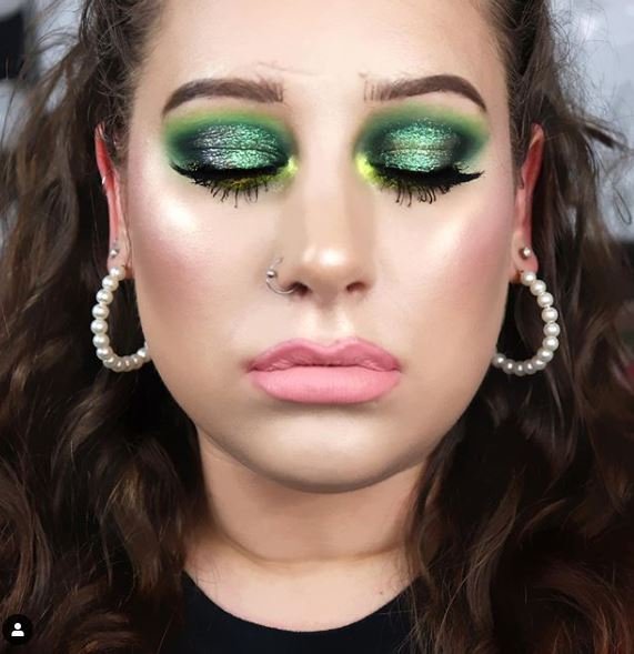 Prep your skin to create a smooth and flawless base for your makeup looks! 💙 @paulinaaspljung applies Milani Prep &amp; Smooth Camellia Face Oil as her makeup base before creating this gorgeous look! 😍 Shop now <a href="/beautybay/">BEAUTY BAY</a>