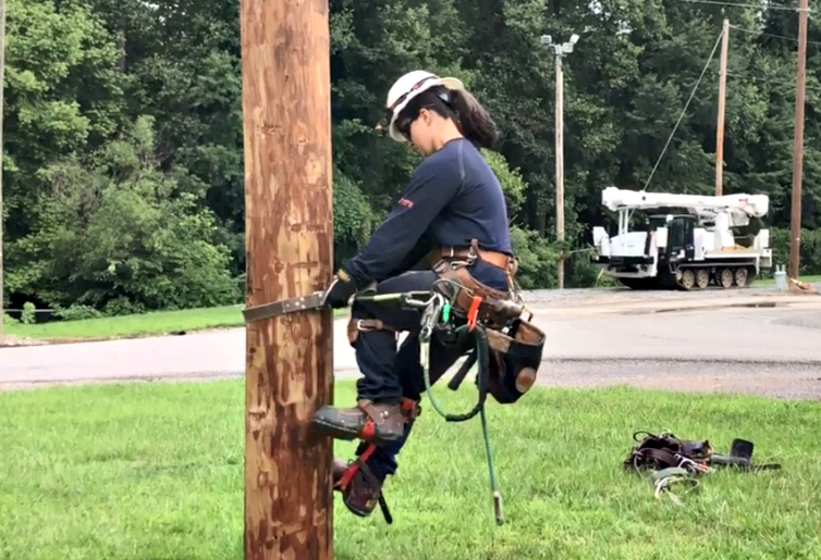 ieee_pes's tweet image. Love this piece about @MonPowerWV's first-ever woman line worker! #Women are a key resource for the #power and #energy industry and we gotta give Ashley Morris a shoutout for her accomplishments: bit.ly/2MTMzCO @ELPmagazine #WomenInPower #womenempowered