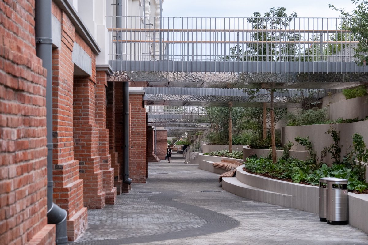 usolt's tweet image. Ну что, девочки и мальчики, Яму у Политеха открыли. А вместе с ней и холодную галерею