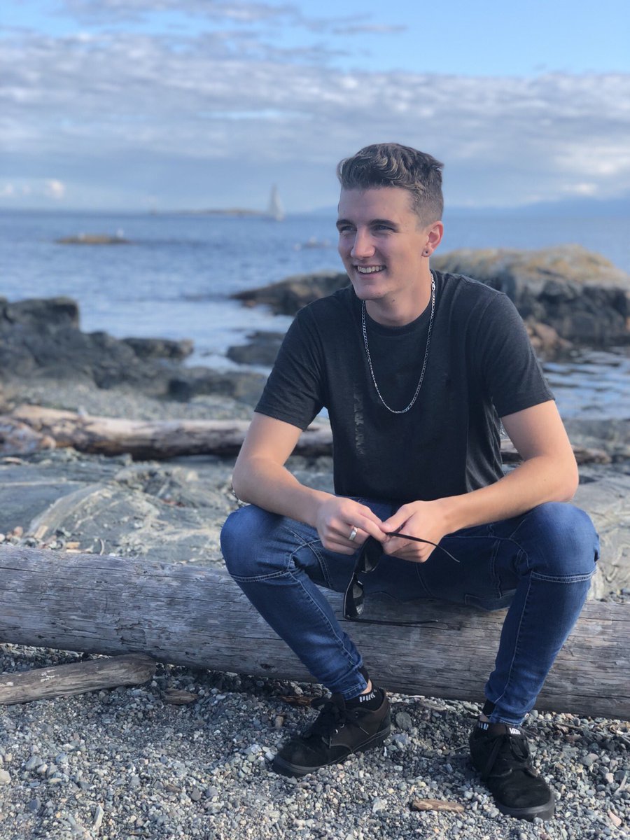 RylanWheeler_'s tweet photo. First day of University + back in the studio this month https://t.co/l9V4hUnv9K