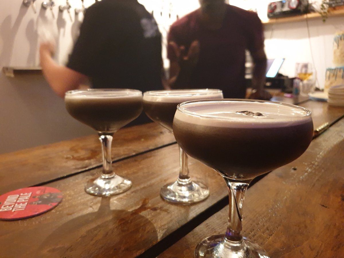 It's midweek already so why not refuel at Tap13 in Buzzing Tooting Broadway Market with an Expresso Martini.
.
#drinks #tap13tooting #zerowaste #timeoutlondon #cocktails #bestbar #partytime