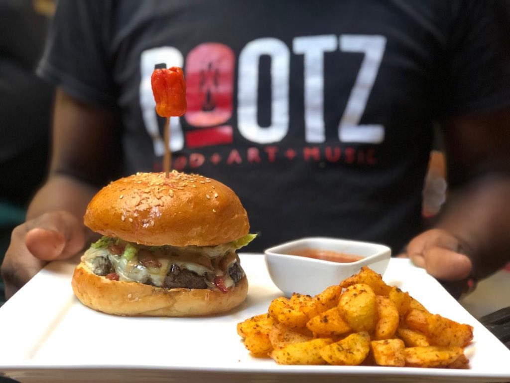 Tichris's tweet photo. Come check me out guys !! #rootzburger #SOSburger https://t.co/P9P6EFDgxT