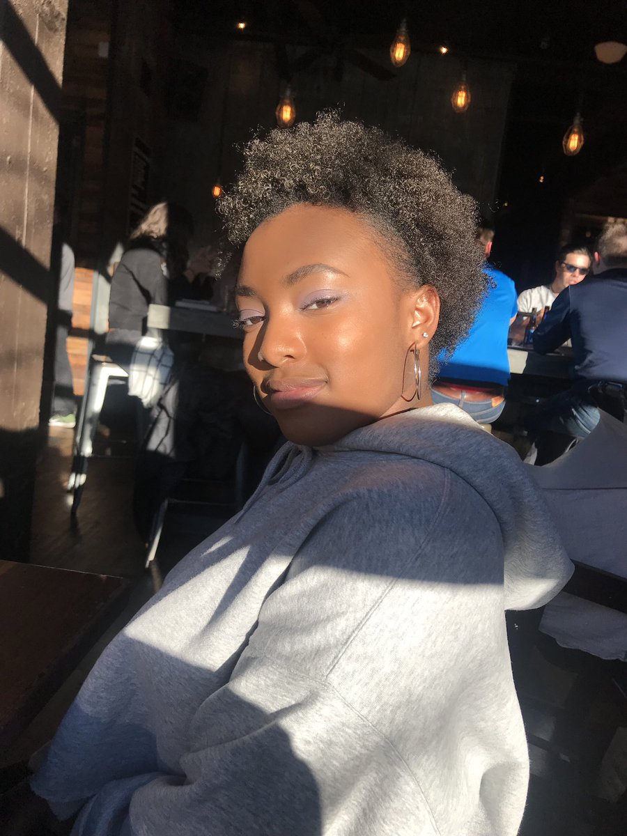 🗣 LETS MEET OUR EBOARD 🗣 Next our Treasurer
Erin Baines
Major : Fashion Merchandising 
Year : Sophomore 🥳
 Favorite Color :  Bubblegum Pink. 
One thing she wants to accomplish :  Having  more people know about Black Student Union and be involved in it.
Go Erin!! ✊🏽