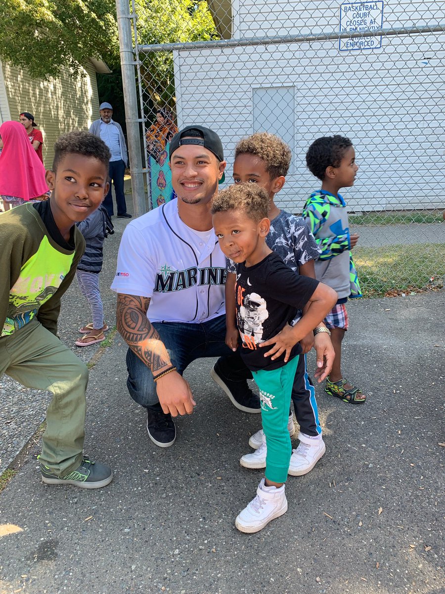 Stuivailala's tweet photo. Thank you hunger intervention &amp; Northwest harvest for letting us join the program with helping these amazing kids with meals in Seattle! We loved spending our afternoon with the little ones and seeing them smile was all we wished for! #forthekids https://t.co/YR2d4lSztU