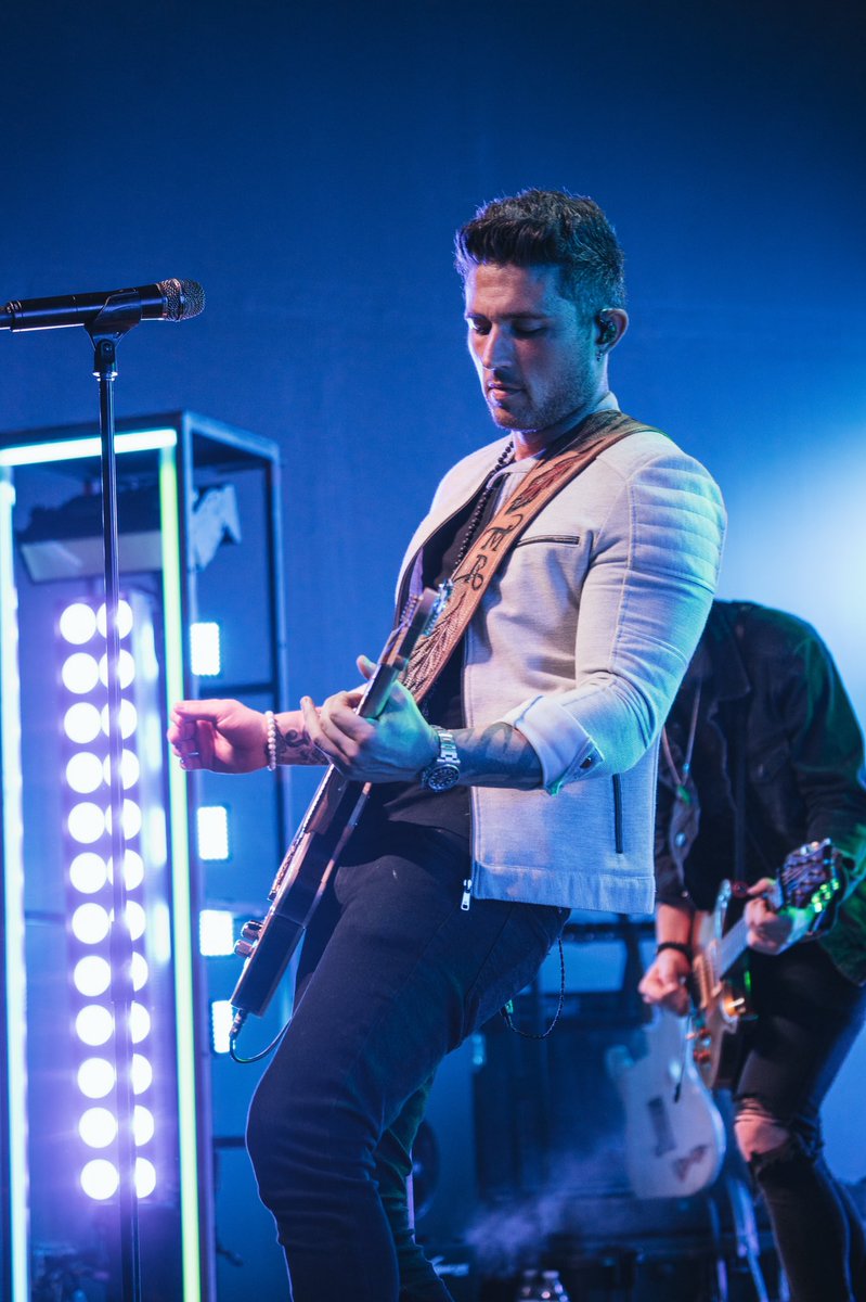 Michaelraymusic's tweet photo. Who’s coming out to the #nineteen tour presented by #cmtontour?? Y’all get your tickets and see the full list of dates at https://t.co/m7yTEkjVzv @CMT https://t.co/kEemICQSkq