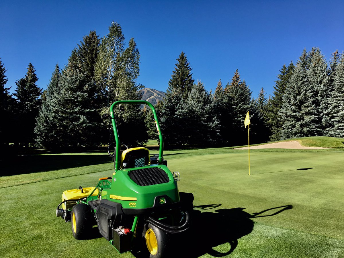 The maiden voyage of the 2700 e-cut. This machine was worth the wait and is now ready to demo from C&B Operations. #deeresighting #johndeeregolf #2700