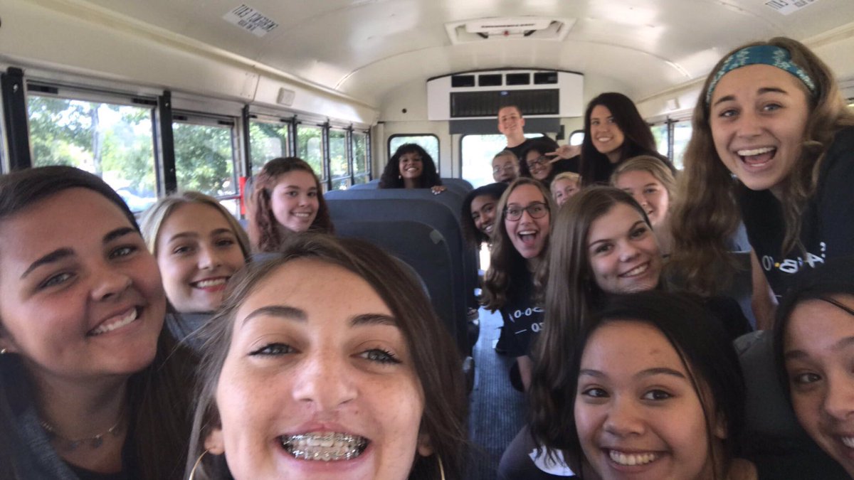 DragonYearbook's tweet photo. ⭐️Yerds hard at work (P.S. we have the BEST sponsors) ⭐️ https://t.co/sU9prhxhDo