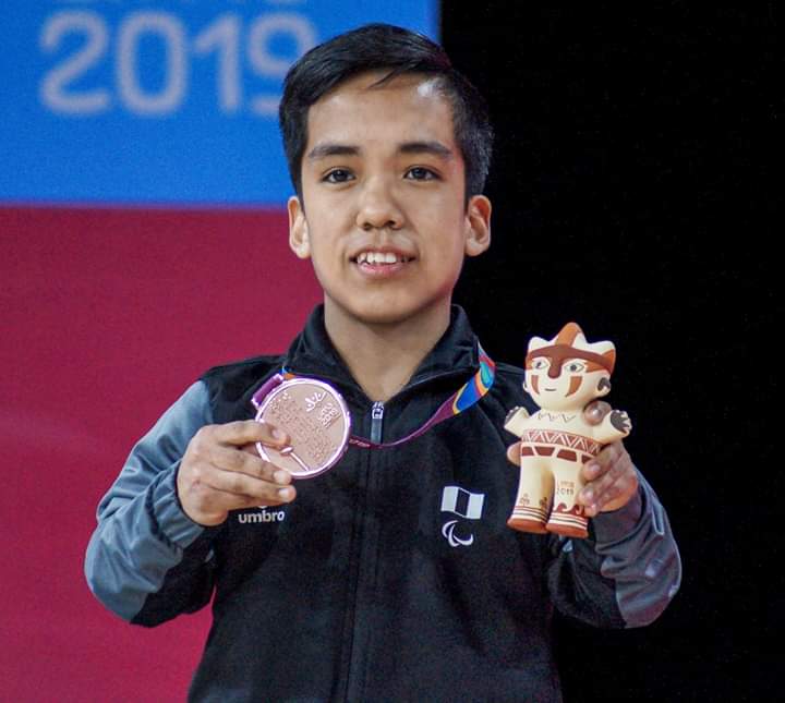 Aficionlinecom's tweet photo. #Parabádminton 🏸🥉🇵🇪  @hijosdelima2019

El parabadmintonista #JesúsSalvá fue premiado con la medalla de bronce en los Juegos #Parapanamericanos #Lima2019 #MiAficiónxLima2019

Fotos: Ariana Beraún – Gabriela Baca / @Aficionlinecom https://t.co/kzEdtFYiDt