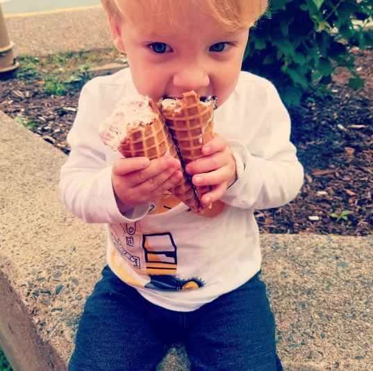 COWSICECREAM's tweet photo. No better way to eat COWS Ice Cream than to double fist! 😂😍🍦

#hesdoingitright #cowsicecream #yum 

📸: @amitch_23 https://t.co/1WyrO4gTqk