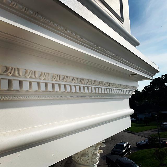 SShieldSocial's tweet photo. Isn’t that beautiful! We love all these dentil moldings! #greekrevival #parapetwall #fypon #nola #sidinglife #sidingcontractor #siding #metairie #nolarealestate https://t.co/RSM10kvjs3 https://t.co/ropLmVxMEe