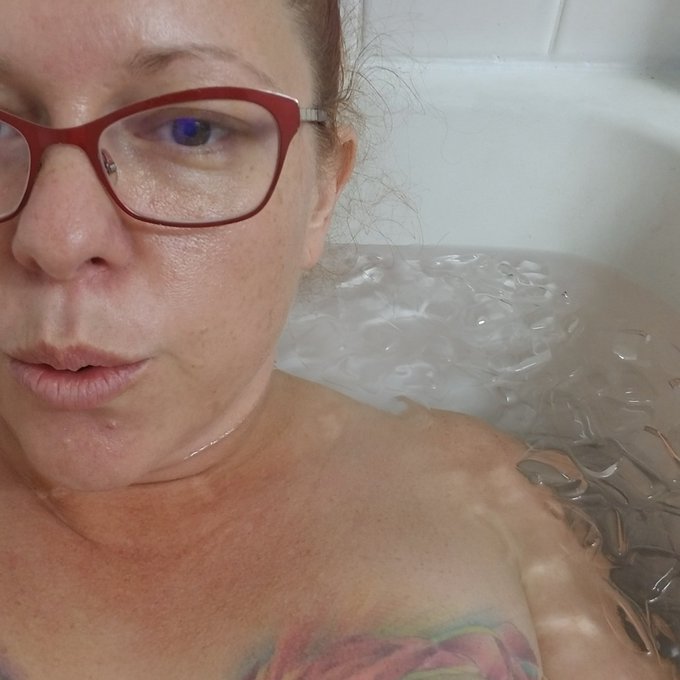 Taking my #icebath now.  Today was triceps and chest. That means submersion to collar bone. Talk about<a href="/tag/icebath"class="tags">#icebath</a><a href="/tag/sensation"class="tags"><span>#sensation</span></a>