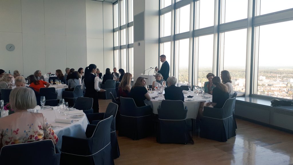 commerzbank's tweet photo. Unser Netzwerkevent #SheVIP geht in die nächste Runde. Heute bei uns in Frankfurt zu Gast Prof. Dr. @beyond_ideology, Expertin für Klimapolitik. Wir freuen uns auf Diskussionen rund um #Nachhaltigkeit und #Klimawandel! #cobapolitics https://t.co/IUqAnz2QL0