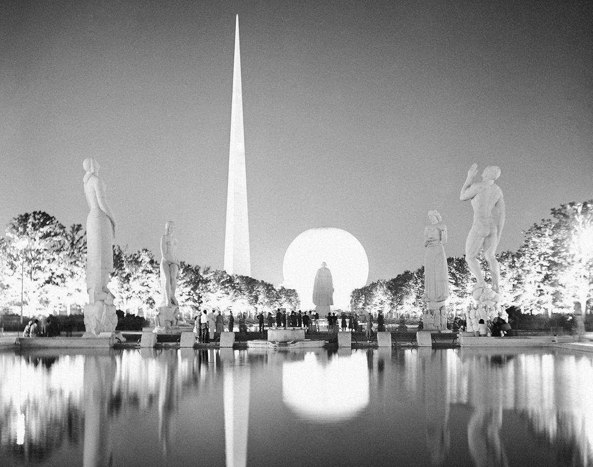LocalikeNewYork's tweet photo. FRI SEP 6: Take a walk down memory lane &amp; explore the history of The New York World's Fair. Bayside Historical Society looks back into the past when the world had an eye towards the future of industry &amp; technology. More info:
https://t.co/aiPG3iLIF3 #nyc #events #queens #history https://t.co/DrSajBHNjl