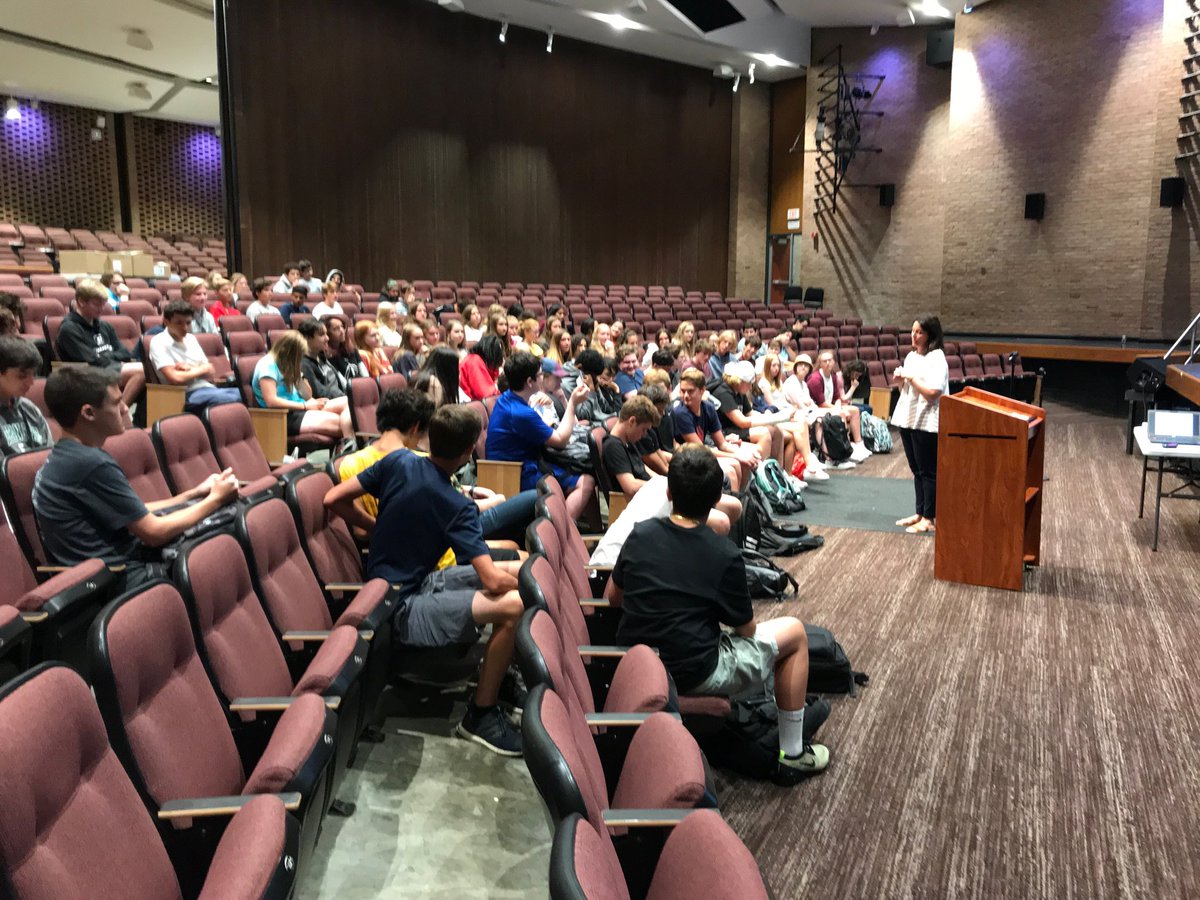 SeaholmPpal's tweet image. Counselors welcome their students to Seaholm! #bpslearners