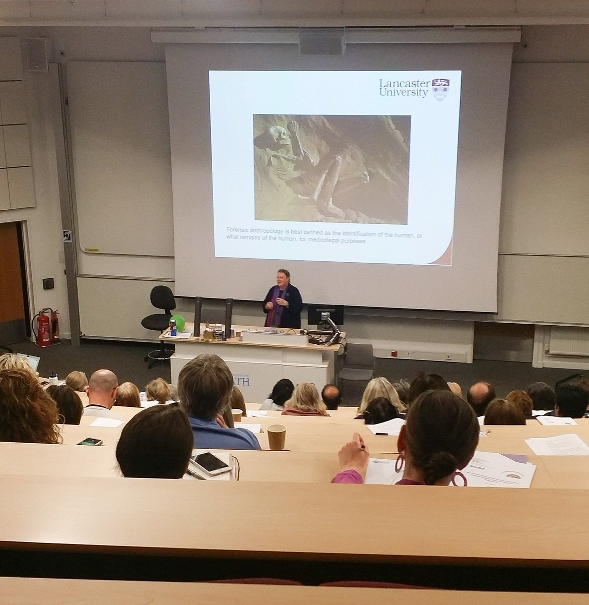 So utterly delighted to be listening to Professor Dame Sue Black's opening plenary. What a remarkable and engaging woman! #DDD14 @cendeathsociety #cdas #forensicanthropology
