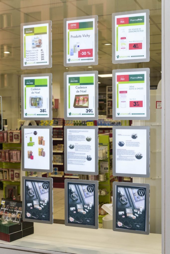 VitrineMediaMX's tweet image. Aprovecha tus ventanas, vende más y mejora la imágen de tu negocio. #displayLed #publicidad #farmacias #negocios #atraemasclientes #vendemas #mexico #guadalajara #monterrey #queretaro #puebla.