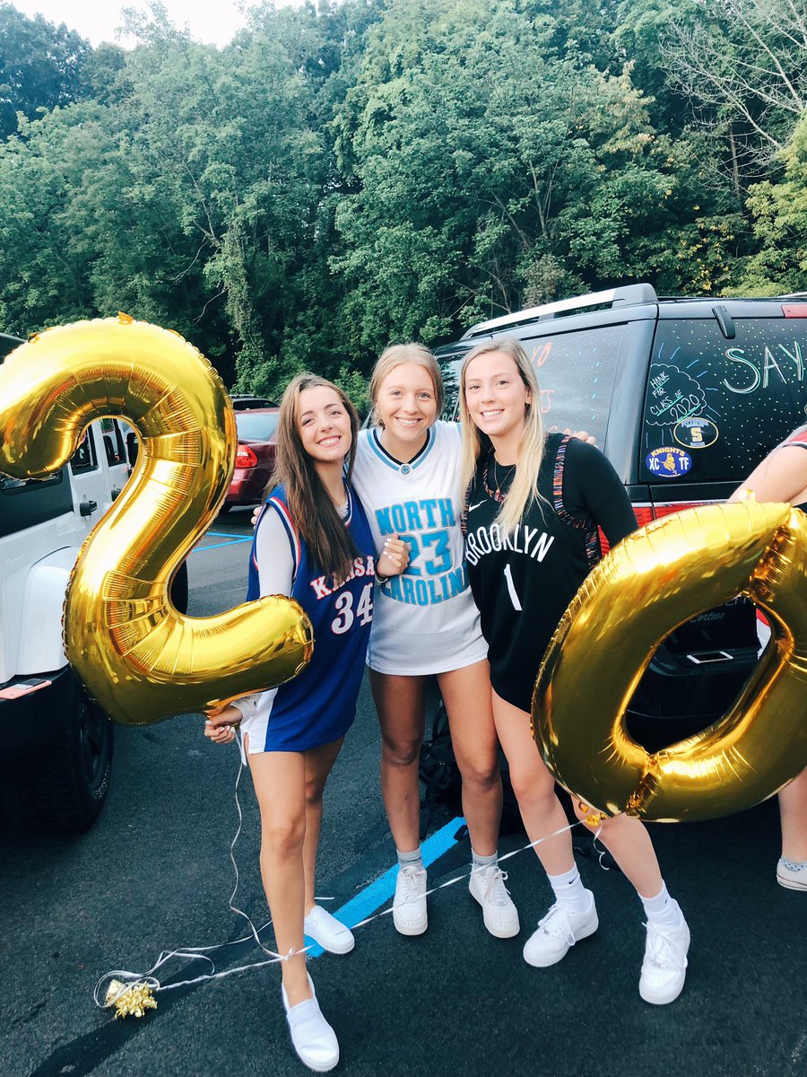 LAST FIRST DAY OF HIGH SCHOOL!!!! <a href="/annaraesaucke/">Annarae Saucke</a> @lilyhauschildt <a href="/SarahDIMarco6/">Sarah DIMarco</a>