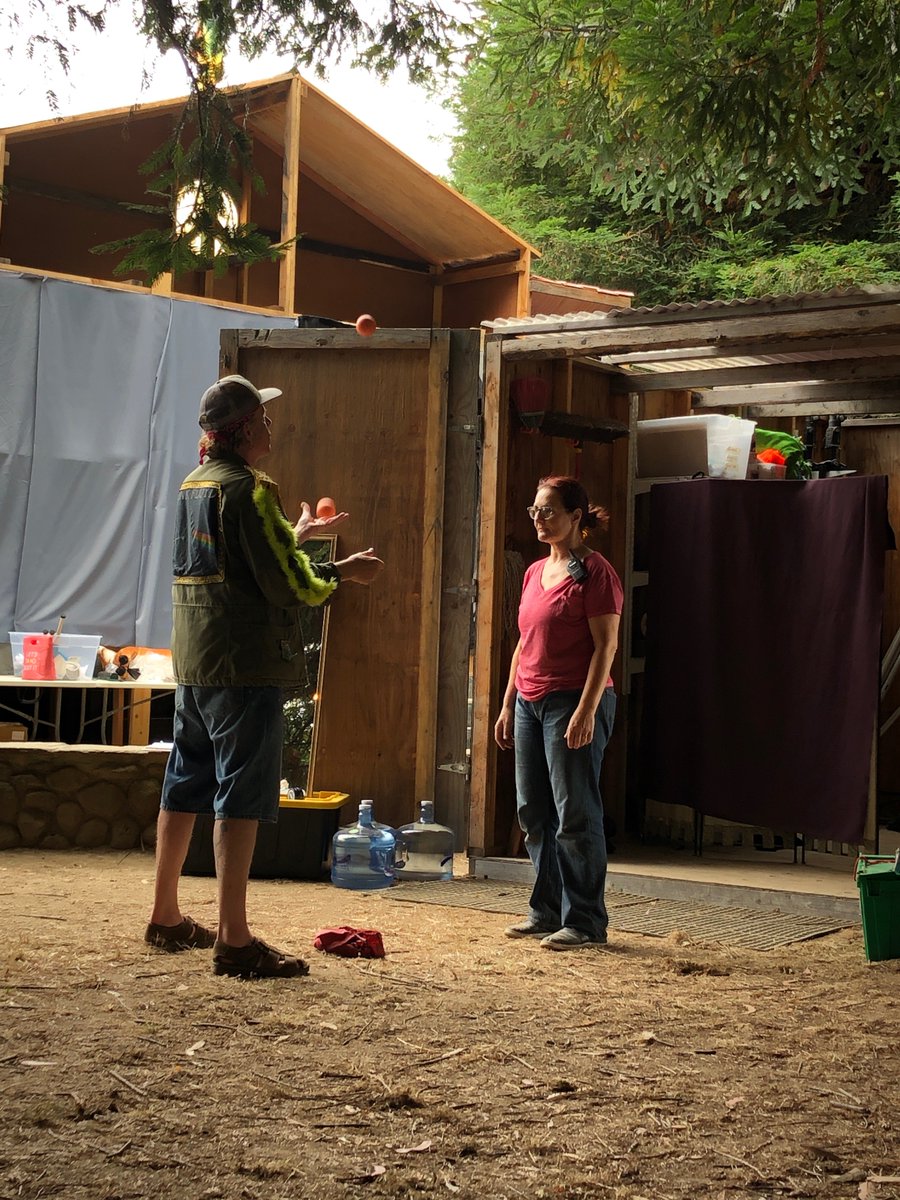 HMBShakes's tweet photo. Backstage view of AS YOU LIKE IT
Doug Nolan (who gives a hilarious performance as Touchstone) teaches Greet Jaspaert (Assistant Stage Manager) to juggle.
There is only one weekend left to see Doug and everyone else having lots of fun at AS YOU LIKE IT.
https://t.co/aEbbp2AhP6 https://t.co/n06xSwgHfP