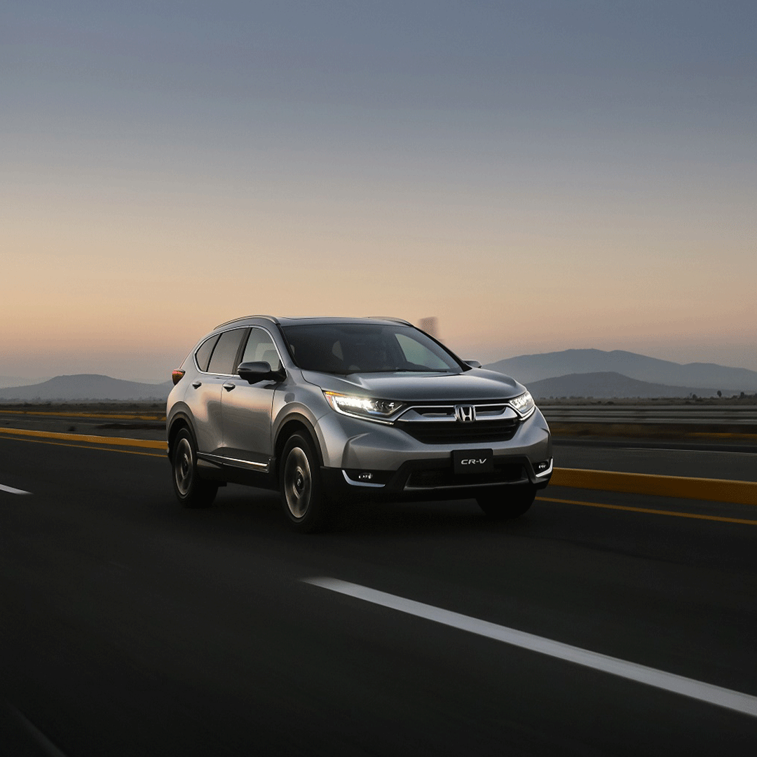 HondaMexico's tweet photo. Para ser la reina, tienes primero que alcanzar la cima y este es el objetivo de CR-V 😎 #IncomparableCRV  https://t.co/CI0ps6fUq2 https://t.co/DfkiDdpHAv