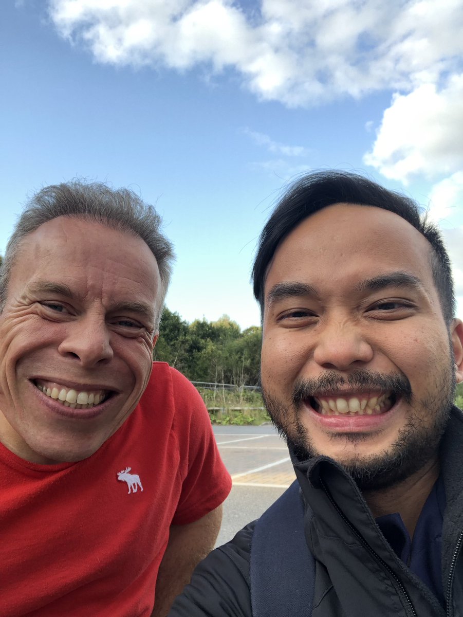 jethrosiozon's tweet photo. I bumped into @WarwickADavis today. Thank you for the cheeky selfie. https://t.co/rUYCQQDfVA