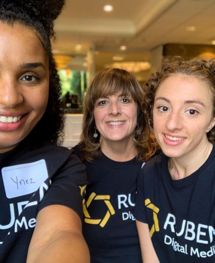 rubendigitalchi's tweet photo. We had a fantastic experience dancing + volunteering with @northbrookchamber's Annual #Feed6 Meal Packing event! The DJ @charizmaevents was on FIRE 🔥 

📷 @pinksterdagreat , @michellerubenrdm , &amp; @hannahrubenrdm https://t.co/yCrY6r88K0