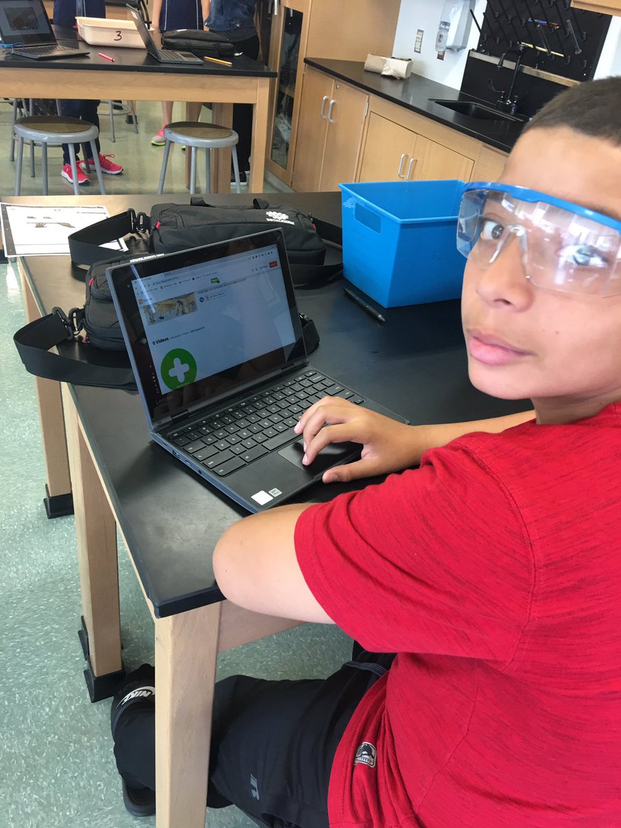 CirucciLori's tweet image. FlipGrid Safety Hunt! Kids having fun while still utilizing their technology to its fullest extent! #BASDproud #learningwhilehavingfun