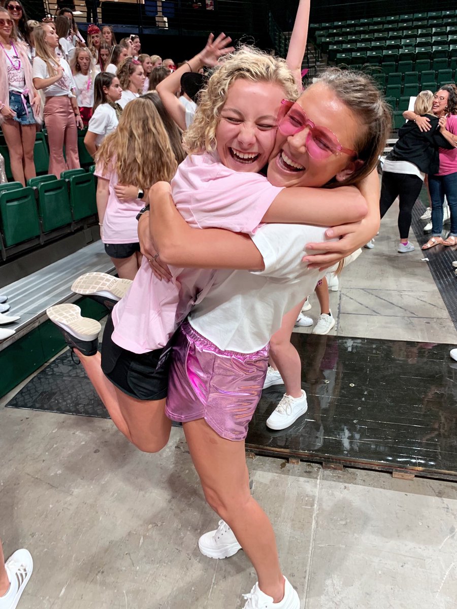 MakaylaUNCC's tweet image. Your newest member of ZTA 💖👑