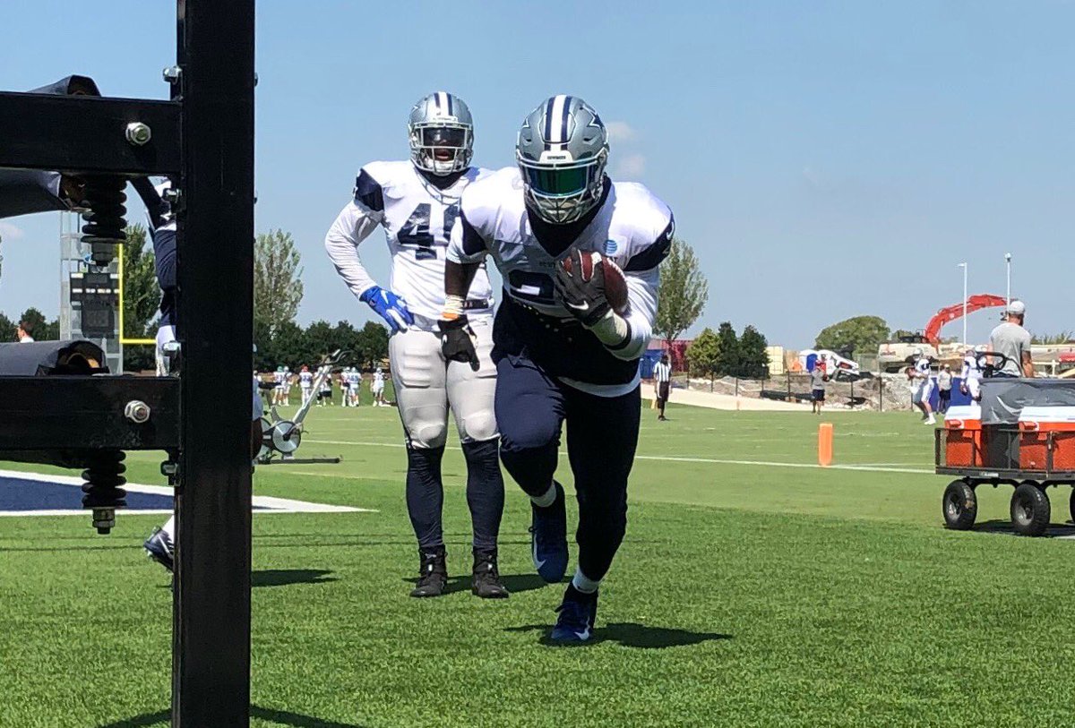 jonmachota's tweet photo. Fourth and 1, Ezekiel Elliott is running at you. What do you do? https://t.co/tRaEMyIqbH