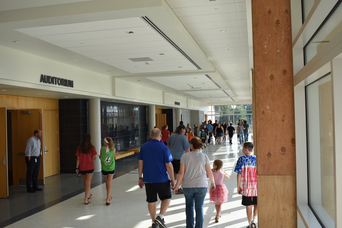 UPSDTribe's tweet photo. Tonight, we welcomed students attending the new Middle School and 4th &amp; 5th Grade Center (&amp; families) into the new buildings for a preview night ahead of tomorrow's 1st day of school. There were a lot of smiling faces as students found their classrooms &amp; checked out new spaces. https://t.co/VA2T4KsN6P