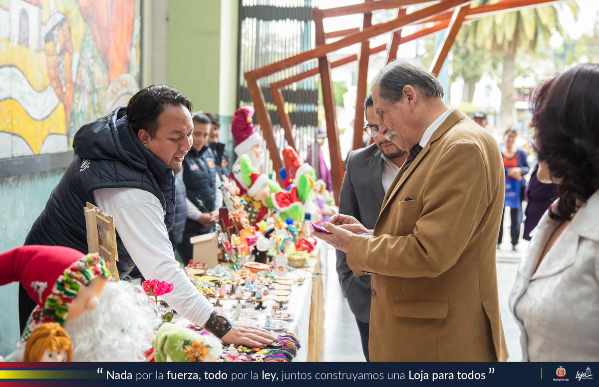 MunicipioDeLoja's tweet photo. Emprendimientos de las 13 parroquias rurales, servicios del @patronatoloja, el #VIVEM con el proyecto de vivienda #LosJardinesDePunzara, forman parte del stand institucional que inauguró el alcalde @BailonOficial.
Ven y recorre el stand que estará hasta el 14 de septiembre. https://t.co/hszHRSMNNE