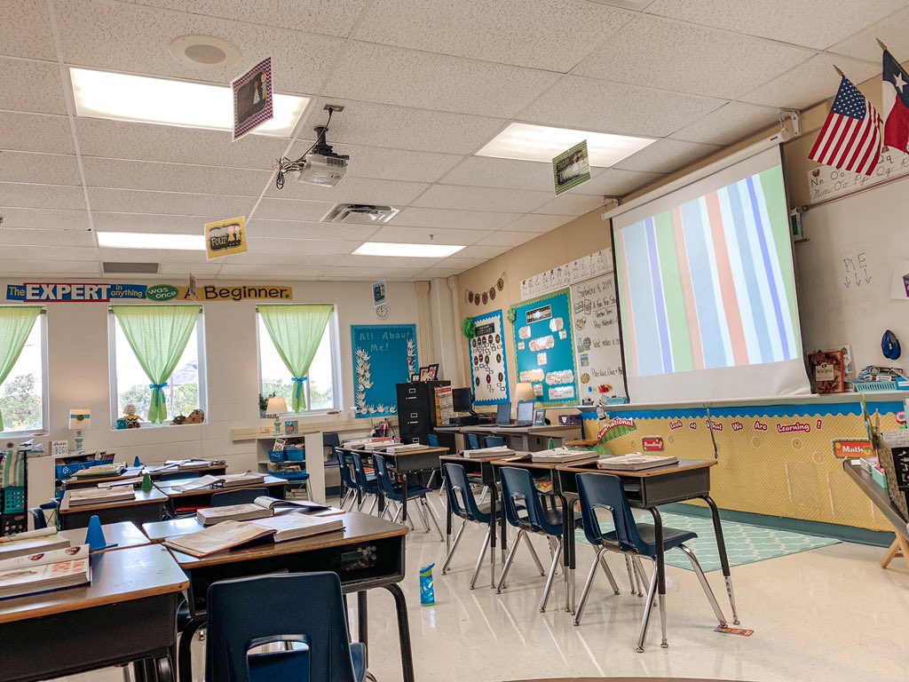 MsA1Martinez's tweet photo. Incredibly excited to be doing my #UTSA Professional Year with @NISDBeard. As an NISD product myself, I always love returning to this district for constant learning and support. I am so proud to be a Buckaroo! 

I love my students, mentor teacher and school already. 🍎 👩🏻‍🏫 ✏️ 💙 https://t.co/I6uuQJ1frX