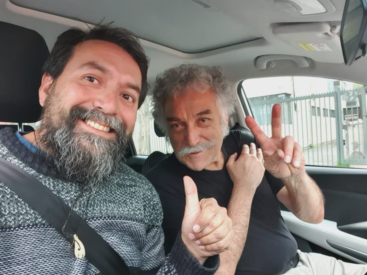 NUESTRA GRAN ORQUESTA SE PREPARA PARA LAS FIESTAS PATRIAS 🥳🤩😊🎤🎼🎧
La <a href="/EscuelaESoro/">Escuela Enrique Soro</a> recibe la visita de Claudio Parra, integrante de <a href="/LosJaivas_Chile/">Los Jaivas</a> y con quienes compartirán escenario el próximo 20 de septiembre. 
#DEM #Quilicura #GanasDeEnseñar #GanasDeAprender