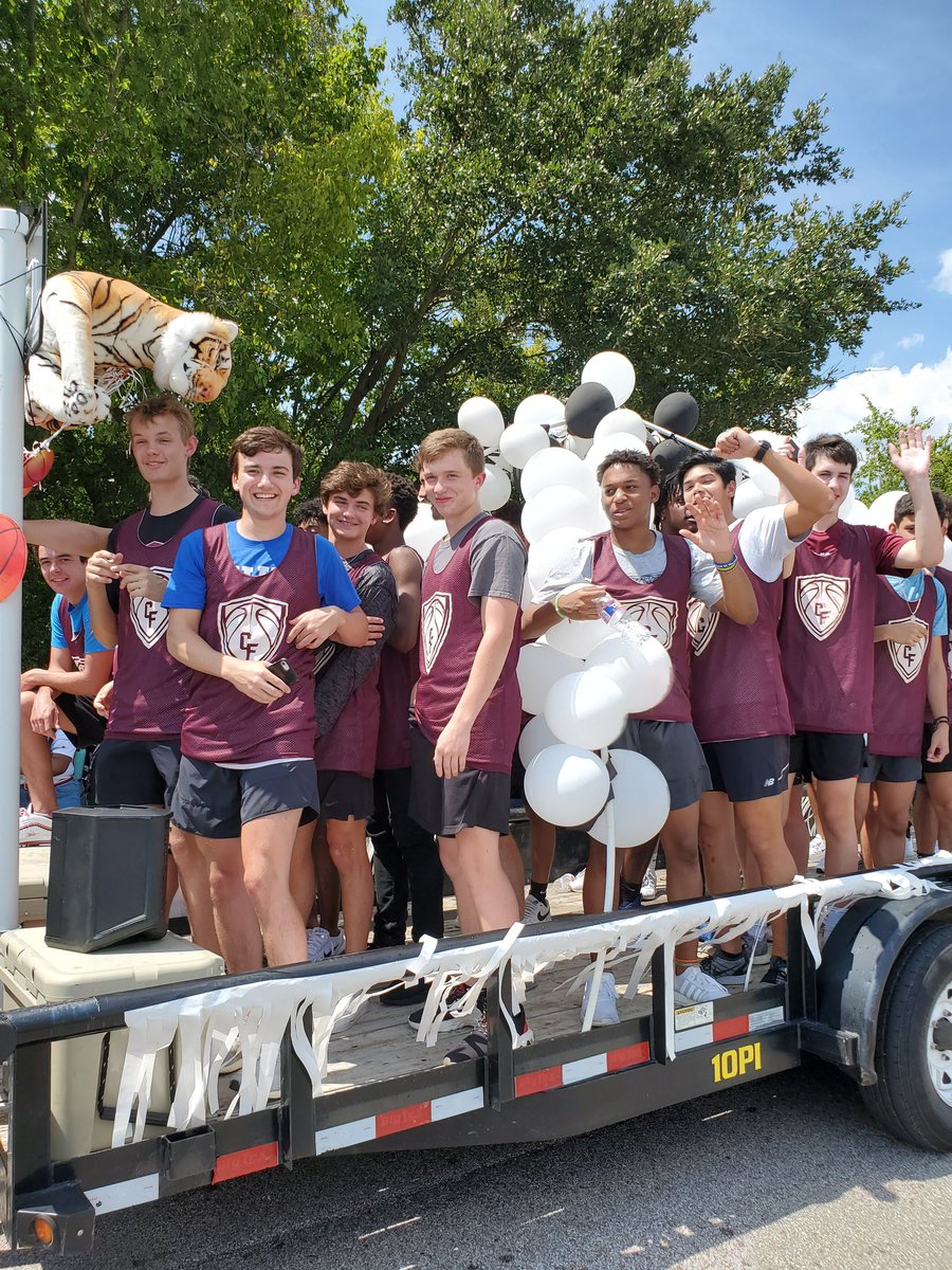 MsYoung_Teaches's tweet image. I 💜 being a Bobcat! 🐾 #BFNDBaby #HOCO2k19 #ParadeFun @CFAnaMartin @BFND_Football @CFSoftball_cats @CoachPaye_BFND