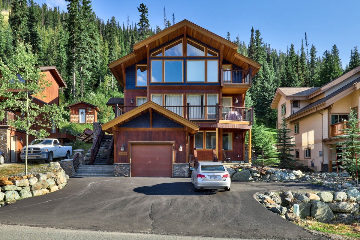 sunpeaksrealty's tweet photo. Custom Post &amp; Beam Home on Fairways Drive with Revenue Suite- Just Listed! #sunpeaks #mountainlife #4seasonsoffun https://t.co/XiUj6N9j4G https://t.co/uEeC9HTioI