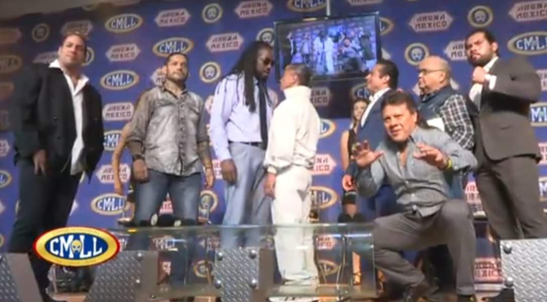 LaTijeraLucha's tweet photo. Conferencia #86aniversario #CMLL:
#Microman Vs #Chamuel por máscaras.
🔥#CiberTheMainMan Vs @UltGuerrero Vs #GilbertelBoricua Vs @NegroCasascmll Vs #VoladorJr Vs @barbanario Vs #BigDaddy lucha en jaula por cabelleras🔥
☑ @dalyscmll Vs @MarcelaCmll o luchadora oriental❓
📸 CMLL https://t.co/wIEjDBEnjl