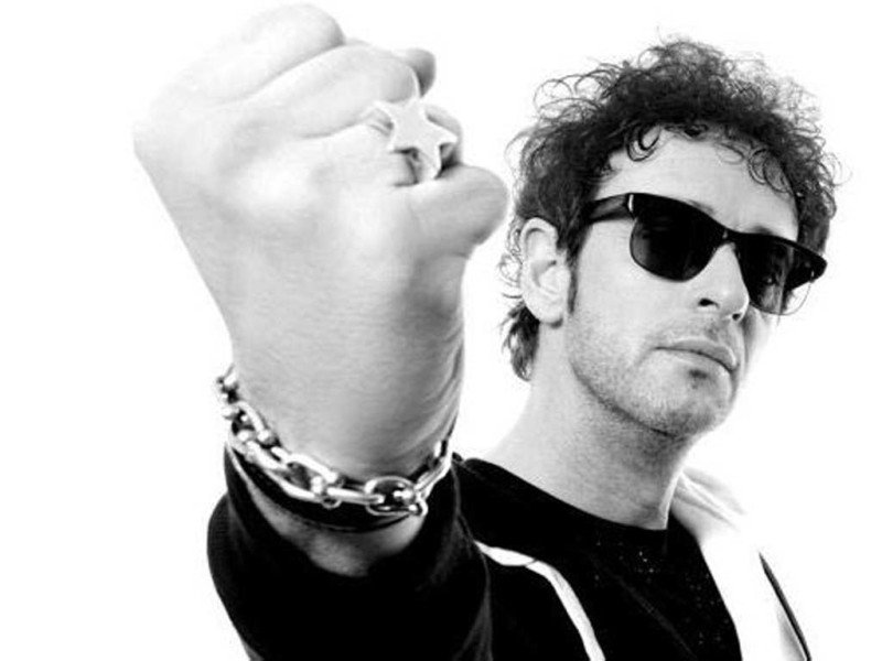 Efemérides que importan. El 4 de septiembre de 2014 falleció el músico Gustavo Cerati, después de varios años en coma. Nació el 11 de agosto de 1959  en el barrio porteño de Barracas. Con Zeta Bosio y Charly Alberti, formaron Soda Stereo.