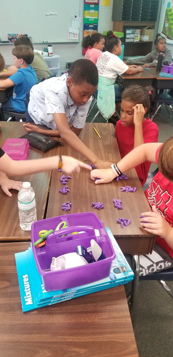 MsRichTeach's tweet photo. Thankful for our math coach, Ms. Howard, who is always willing to help us! https://t.co/JwWT2viBLL