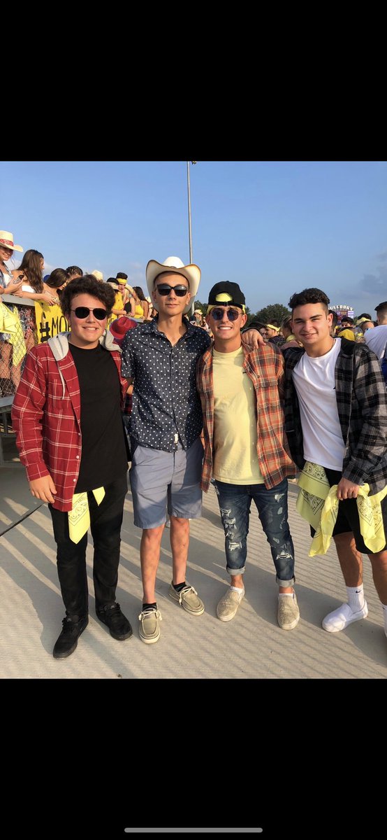 Dylan20Miller's tweet photo. Happy birthday Raymond love u bro. See u soon @_Rvizzaccaro https://t.co/IzGQUiQ2ry