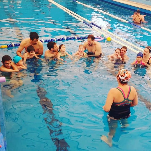 ValorMotrizPile's tweet photo. Matronatación. ¡Nos encanta ver cómo los más chiquitos aprenden jugando y disfrutando de la pile en @RacingSede! https://t.co/icG9SDmmmM