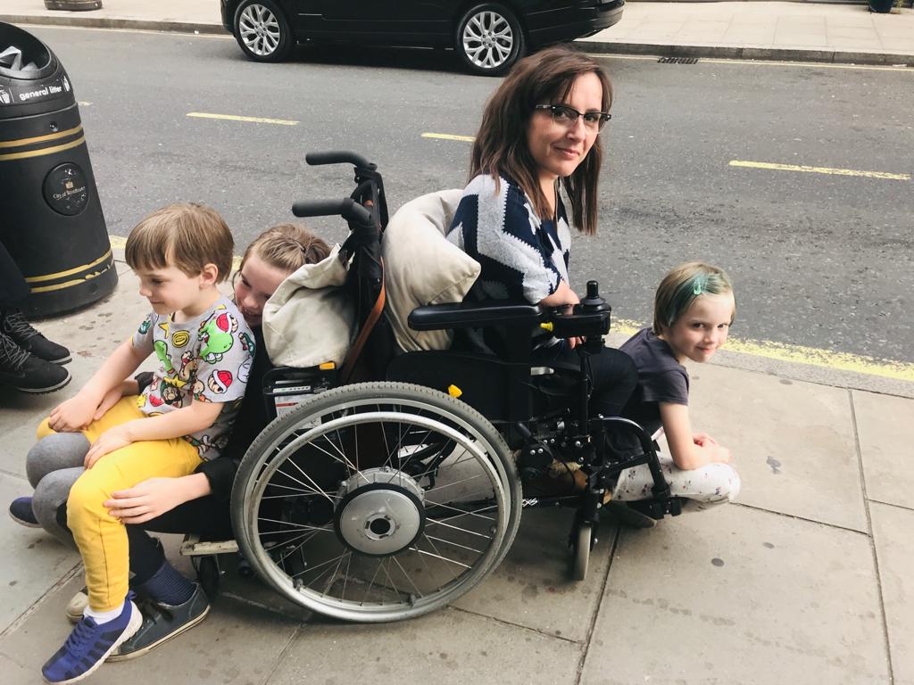 lisahammondwhop's tweet photo. #humantrain 4 humans, 1 wheelchair #gobkids #dayout #allknackered π https://t.co/6oYFwPlVz3