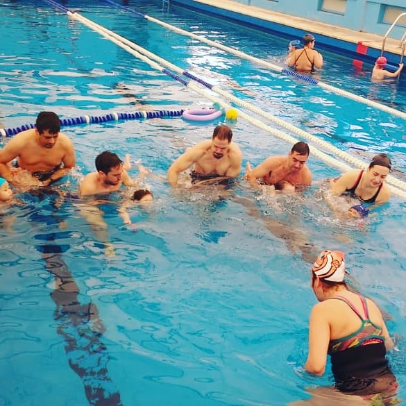 ValorMotrizPile's tweet photo. Matronatación. ¡Nos encanta ver cómo los más chiquitos aprenden jugando y disfrutando de la pile en @RacingSede! https://t.co/icG9SDmmmM