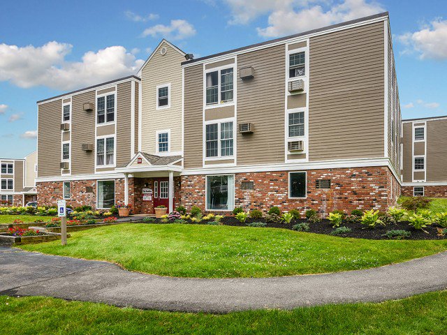 Welcoming fall <a href="/BouldersAmherst/">The Boulders Apartment Homes</a> in #SouthAmherst #MA