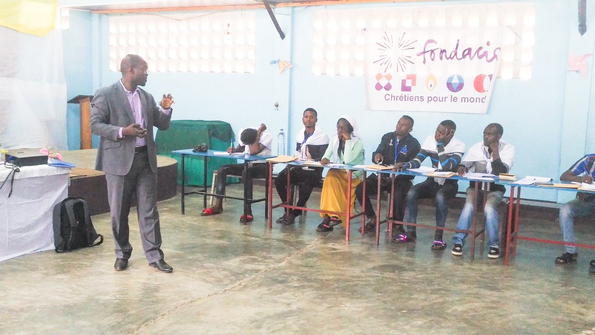 NarcissePK's tweet photo. En debut septembre j'ai animé un atelier sur la prise de parole en publique-astuces de gestion du stress avec des jeunes venus de PointeNoire, Gamboma, Ollombo et #Brazzaville #ChezMoiAuCongo sur invitation de #Fondacio Congo Grand moment de partage

#PublicSpeaking #ArtOratoir https://t.co/axPBnb4n5x